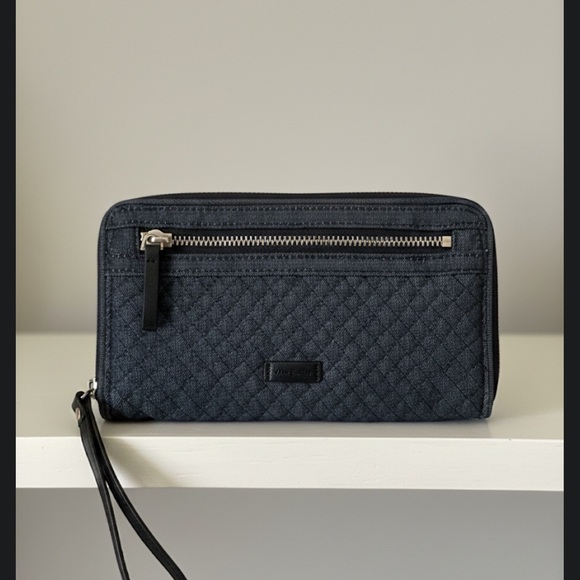 Vera Bradley Black denim and leather Quilted Wristlet/wallet NWOT - Picture 2 of 8
